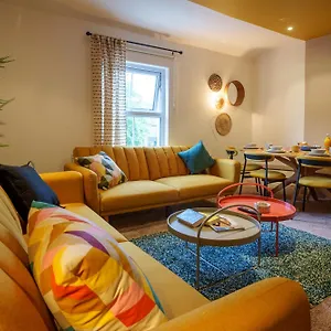 https://apt-stay-with-airhgt-luxe-in-central.yorkshirehotels.net
